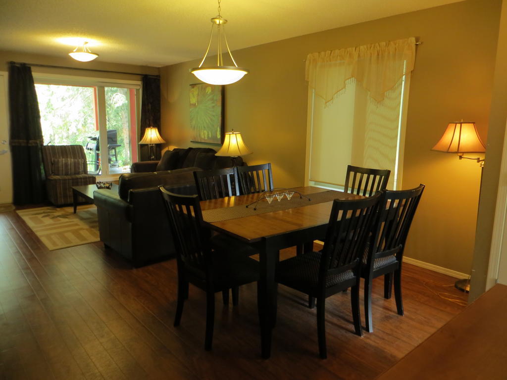Village Creek Country Inn Westerose Room photo